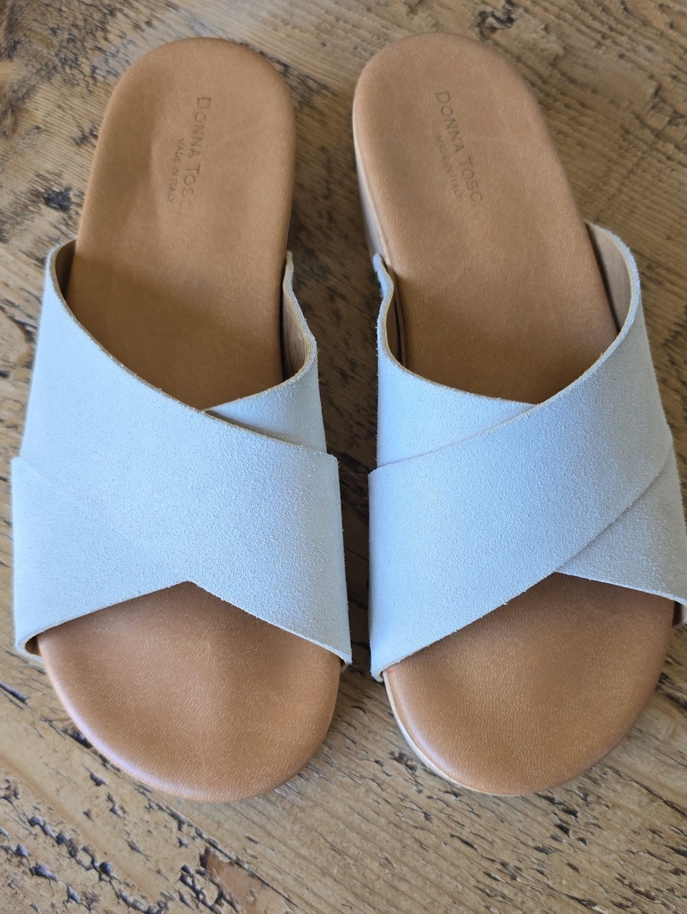 Donna Toscana Women's Light Grey Crisscross Slide Sandals